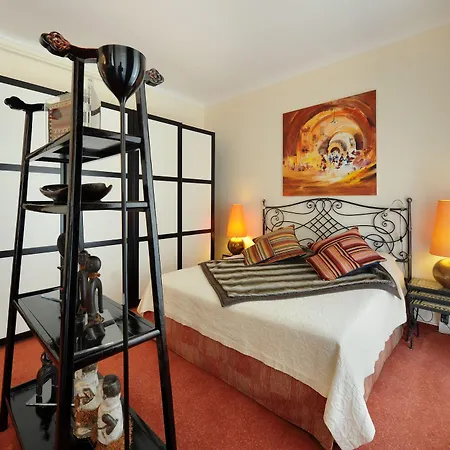 Victoria 4*