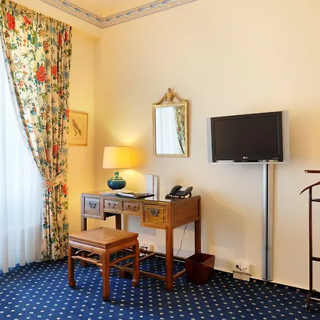 Victoria Hotel 4*
