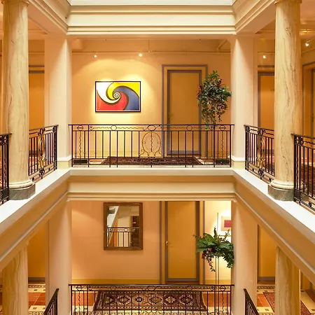 Victoria 4*