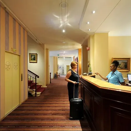 Victoria Hotell 4*
